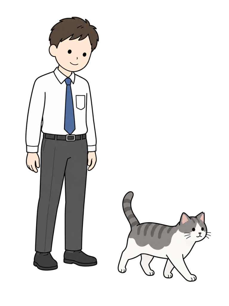男性が立って、そばを歩く灰白色の猫の様子を見守っている。